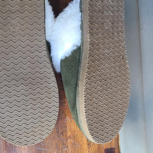 Nautica Gray Suede Off White Faux Shearling Scuffs size 7-8 - Picture 4 of 7